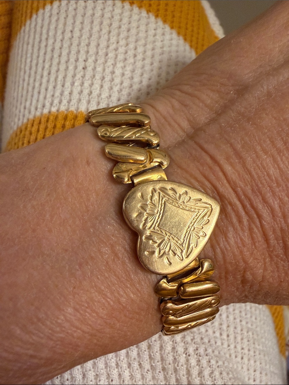 Vintage Victorian Style Gold-tone Sweetheart Expansion Bracelet ~ LOVE SHACK